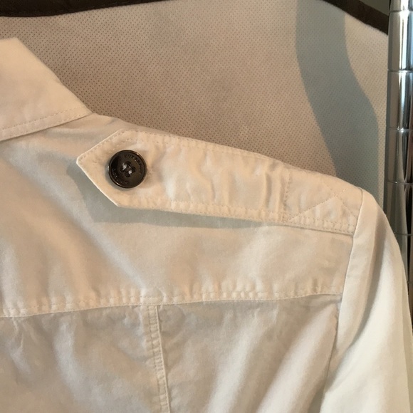 Burberry fitted button-down with gunmetal buttons - Picture 4 of 8